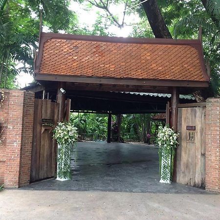 Tewa Boutique Hotel Банкок Екстериор снимка